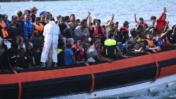 Мигранты на острове Лампедуза (Италия, октябрь 2023 г.)