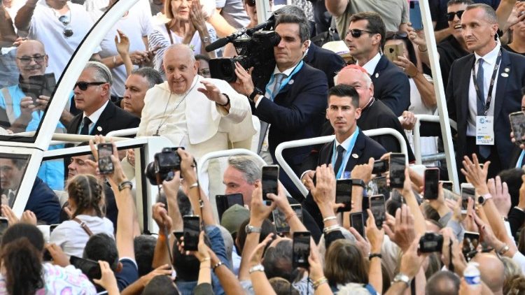 W „epidemii obojętności” Papież dziękuje Kościołowi we Francji za cichą służbę