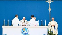 البابا فرنسيس يحتفل بالقداس الإلهي مختتمًا زيارته الرسولية إلى مرسيليا