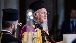 Le patriarche œcuménique de Constantinople, Bartholomée Ier, à Pannonhalma au nord-ouest de la Hongrie, le 24 septembre 2023. 