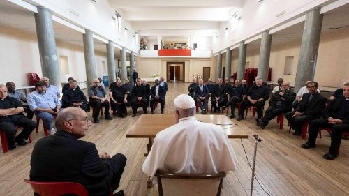 Papst Franziskus: Überraschungsbesuch in Problem-Vorort