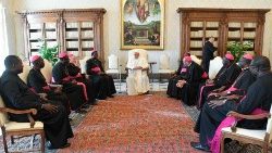 Le Pape, recevant les évêques du Tchad, à l'occasion de leur visite ad limina apostolorum (25 septembre-1er octobre 2023)