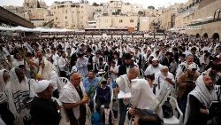 Orthodoxe Juden feiern am 2. Oktober an der Klagemauer das Sukkot-Fest