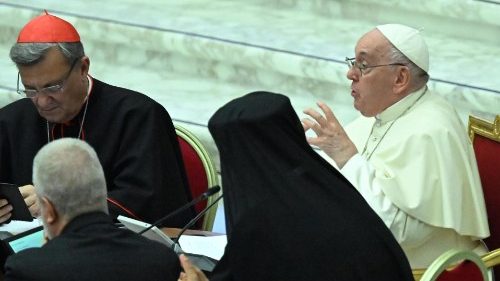 Papst bei 1. Plenarsitzung: Hl. Geist ist Protagonist der Synode