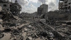Gaza devastata dagli attacchi israeliani