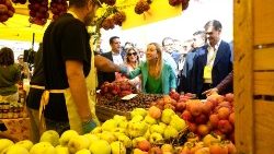 Marktstand von Coldiretti, auch Premierministerin Meloni schaut vorbei