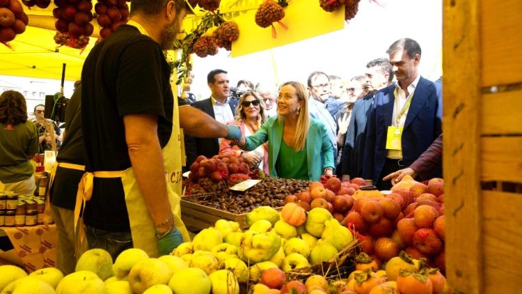 Marktstand von Coldiretti, auch Premierministerin Meloni schaut vorbei