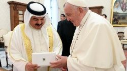 Papa Franjo primio je u audijenciju poglavara Kraljevine Bahreina Njegovo Veličanstvo Hamada bin Isa Al Khalifu