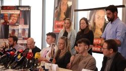 Pressekonferenz von Angehörigen verschleppter Geiseln am Dienstag, 17. Oktober, in Tel Aviv