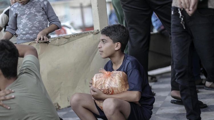 Липсва хляб и гориво в Газа