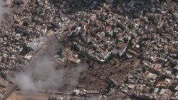 Satellite images show Al Ahli hospital in Gzaa after the explosion