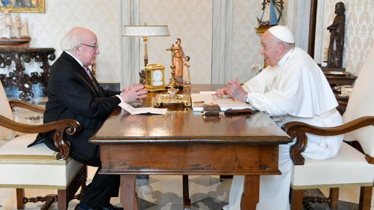 البابا فرنسيس يستقبل رئيس جمهورية إيرلندا  
