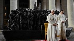 Pope Francis prays for migrants and refugees