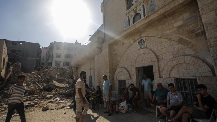 Гръко-православната църква "Свети Порфирий" в Газа след израелската ракетна атака