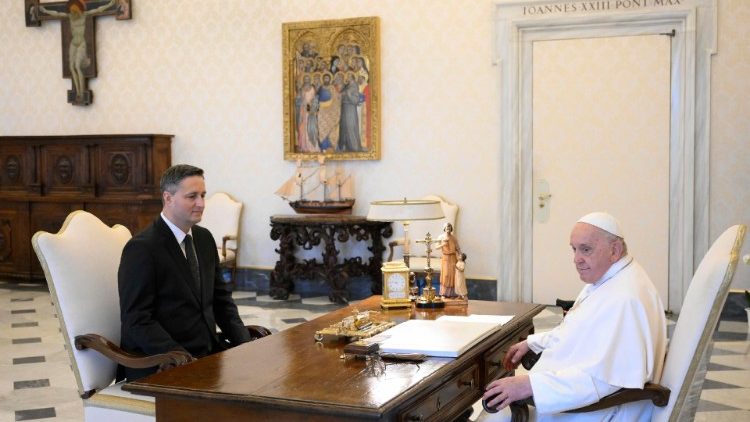 बोसिनिया और हेरजेगोविना के राष्ट्रपति डेनिस बेसिरोविक से पोप फ्राँसिस की मुलाकात