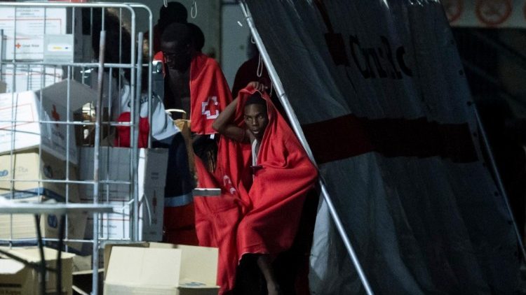 Migranci uratowani z morza w Hiszpanii, 24 października 2023 r.