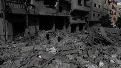 I bombardamenti su Gaza