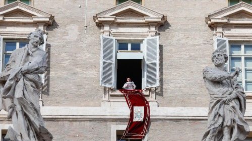 El Papa en el Ángelus: Dar el primer paso es la clave para cambiar el mundo