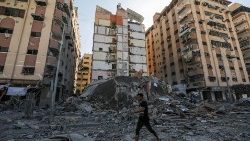 Israeli air strikes target Tel al-Hawa neighborhood in Gaza City