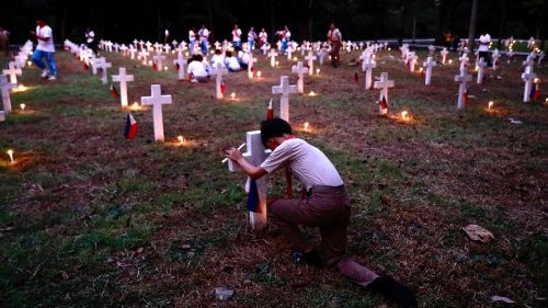 Philippinen: Zu Allerseelen auf dem Friedhof übernachten