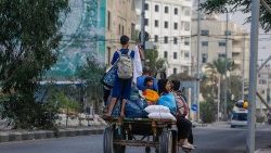 Palästinenser fliehen aus Gaza