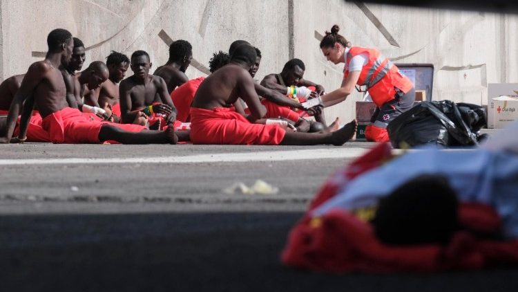 Migrants rescued off Tenerife  