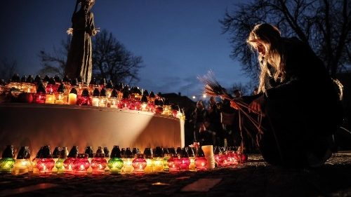 Ucraina, pioggia di droni su Kyiv nell'anniversario dell'Holodomor