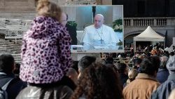 Sekmadienį popiežius vis dar tikėjosi, kad galės keliauti ir prašė maldos už jo kelionę