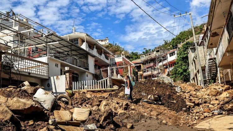 Devastation in Acapulco a month after the passage of Hurricane Otis