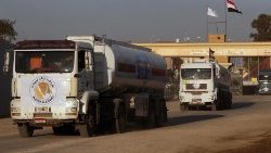 Rafah - határátkelő Gáza és Egyiptom között: humanitárius segélyt szállító kamionok visszatérőben Gázából