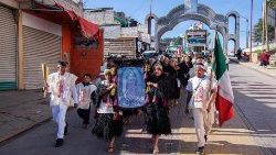 Pilger auf dem Weg zur Basilika Unserer Lieben Frau von Guadalupe in Mexiko-Stadt