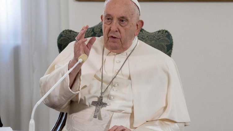 Popiežiaus palaimninimas vidudienio maldos dalyviams