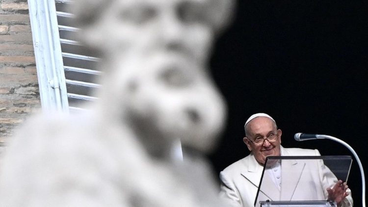 Ferenc pápa az Úrangyalakor köszöntötte a híveket