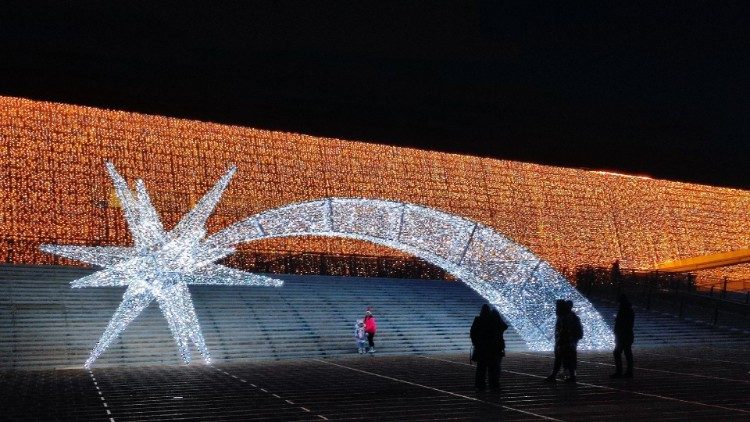 Natale: sindaco Fiumicino accende le luminarie della citt�
