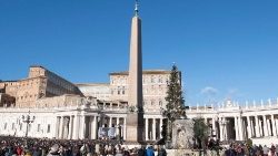 教皇フランシスコによるお告げの祈りに集った巡礼者たち　2023年12月10日　バチカン・聖ペトロ広場