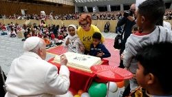 Il Papa, festa di compleanno organizzata da Dispensario S.Marta