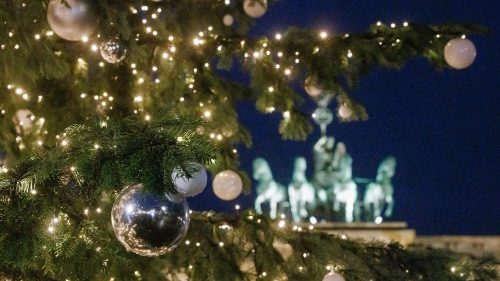 Weihnachtsschmuck am Brandenburger Tor in Berlin