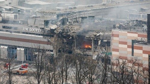 Dnipro, un centre commercial détruit par des missiles.