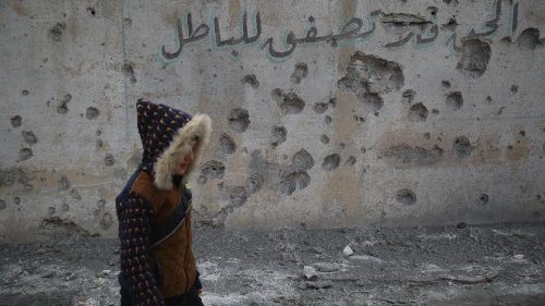 O mundo está deixando povo sírio morrer, alerta arcebispo de Homs
