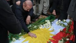 Funeral de uma das vítimas do ataque com foguete em Erbil 
