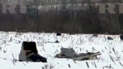 I resti dell'aereo precipitato a Belgorod in Russia