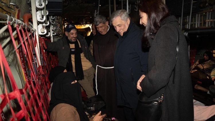 El Vicario de la Custodia de Tierra Santa y el Ministro Tajani reciben a los menores