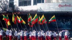 Des soutiens de l'armée manifestent à Rangoun le 1er février dernier.