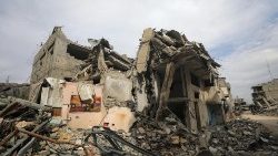 Un edificio distrutto a sud di Gaza