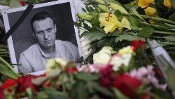 Цветя пред руското посолство в Берлин след смъртта на Алексей Навални