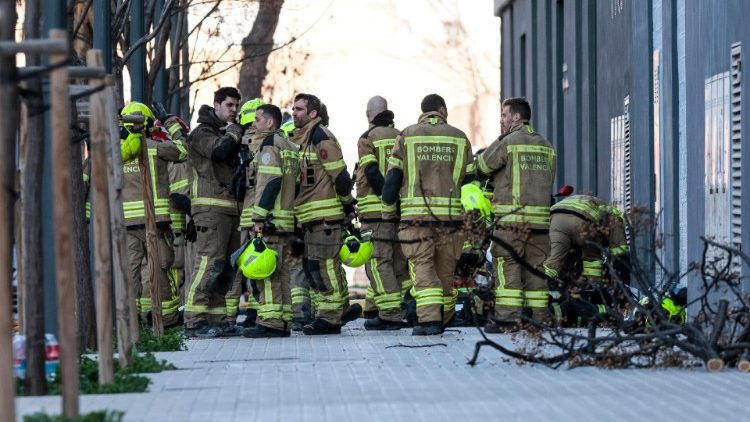 Fire in Valencia's residential blocks leaves four dead and 19 missing