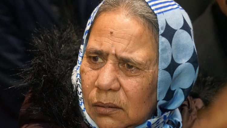 Una donna afghana che ha perso alcuni suoi familiari nel naufragio