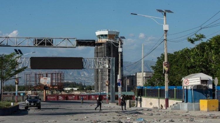 Enfrentamientos en el aeropuerto Toussaint Louverture de Puerto Príncipe