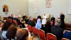 教皇フランシスコ、教皇庁未成年者保護のための委員会メンバーと　2024年3月7日　バチカン宮殿