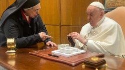 Suora argentina incontra il Papa, "lui ama l'Ucraina"